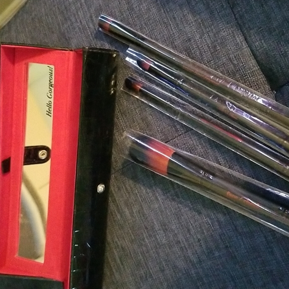 ⚠️Semi-Vintage⚠️ YBF -YOUR BEST FRIEND 4 Piece Makeup Brush Set & Case - Picture 9 of 13